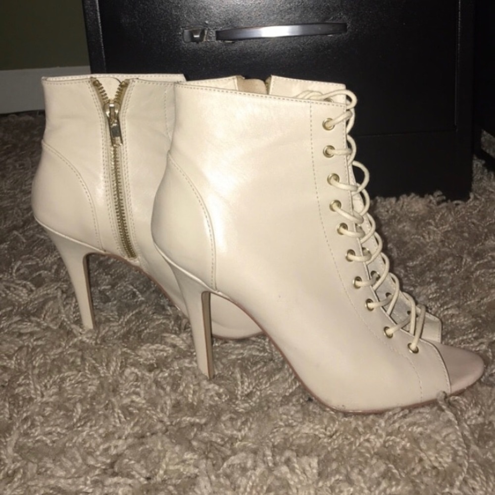 Steve Madden Gladly Lace up Heel booties Bone